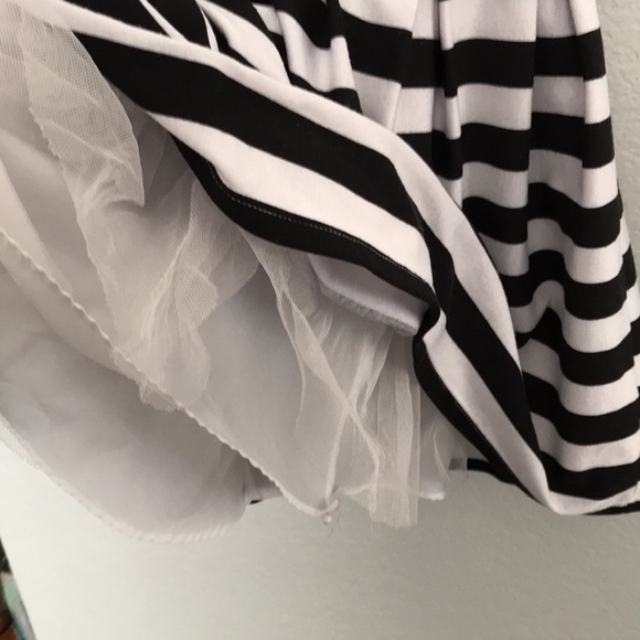 🖤BEATLE JUICE INSPIRED DRESS BLACK, WHITE STRIPES EXCELLENT CONDITION SIZE 6 - Picture 5 of 7